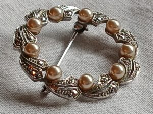 Vintage Sterling Silver Wreath Shape Pearl & Marcasite Brooch.