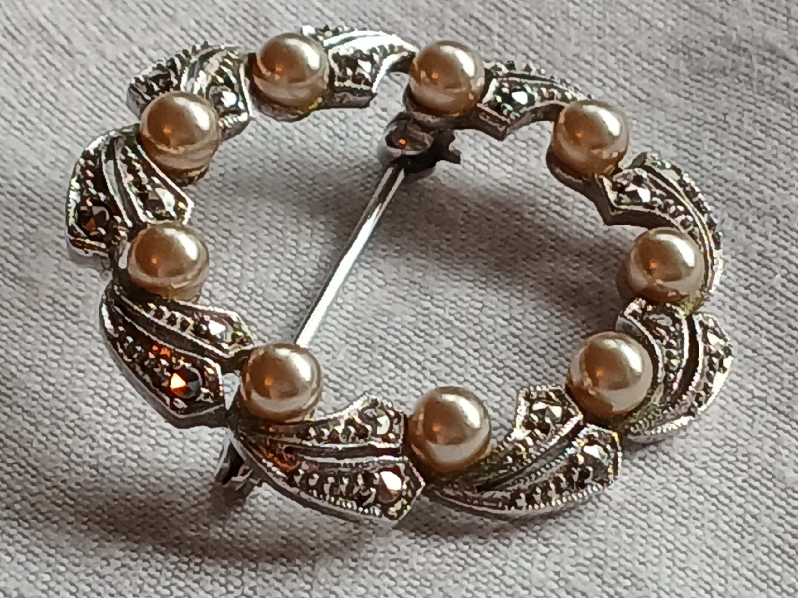 Vintage Sterling Silver Wreath Shape Pearl & Marcasite Brooch.